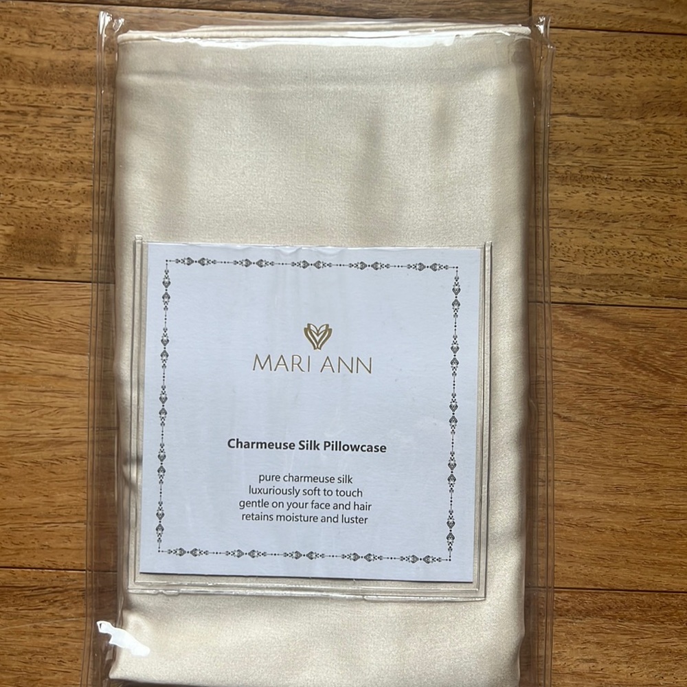 Mari Ann Silk pillowcase/ 100% silk
